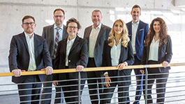 Dargestellt ist das Team der Wohnungswirtschaft, es sind 3 Frauen und 4 Männer.